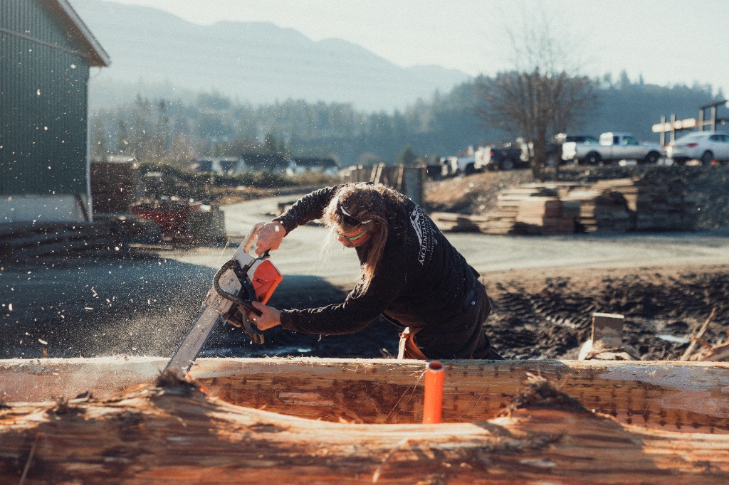 Chainsaw work on raw timber